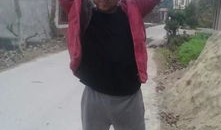 瘸子走路的短视频,短视频中的生活瞬间